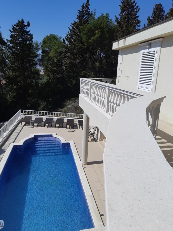 Villa Lizzi โตรกีร์ ภายนอก รูปภาพ