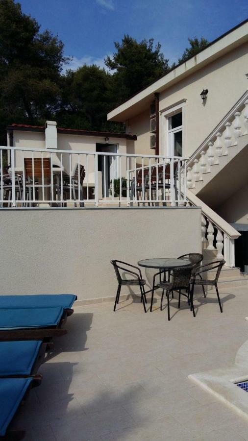 Villa Lizzi โตรกีร์ ภายนอก รูปภาพ